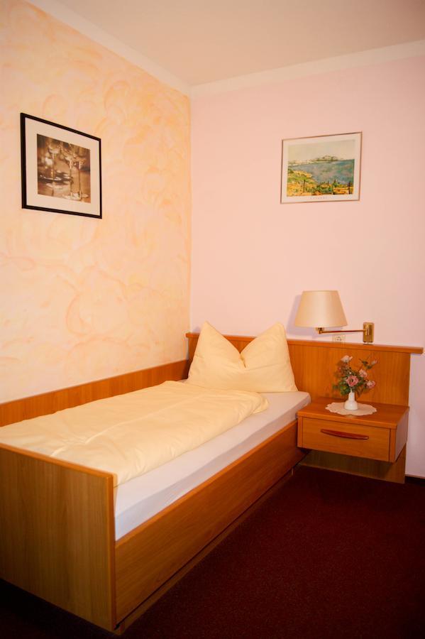 Hotel Schonunger Bucht Waigolshausen Room photo