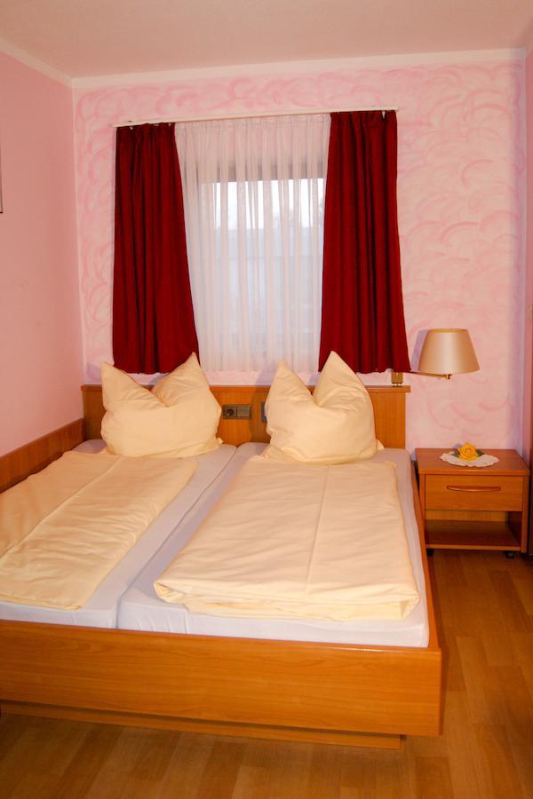 Hotel Schonunger Bucht Waigolshausen Room photo