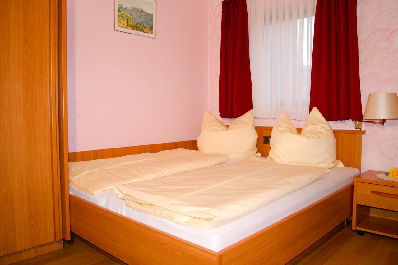 Hotel Schonunger Bucht Waigolshausen Room photo